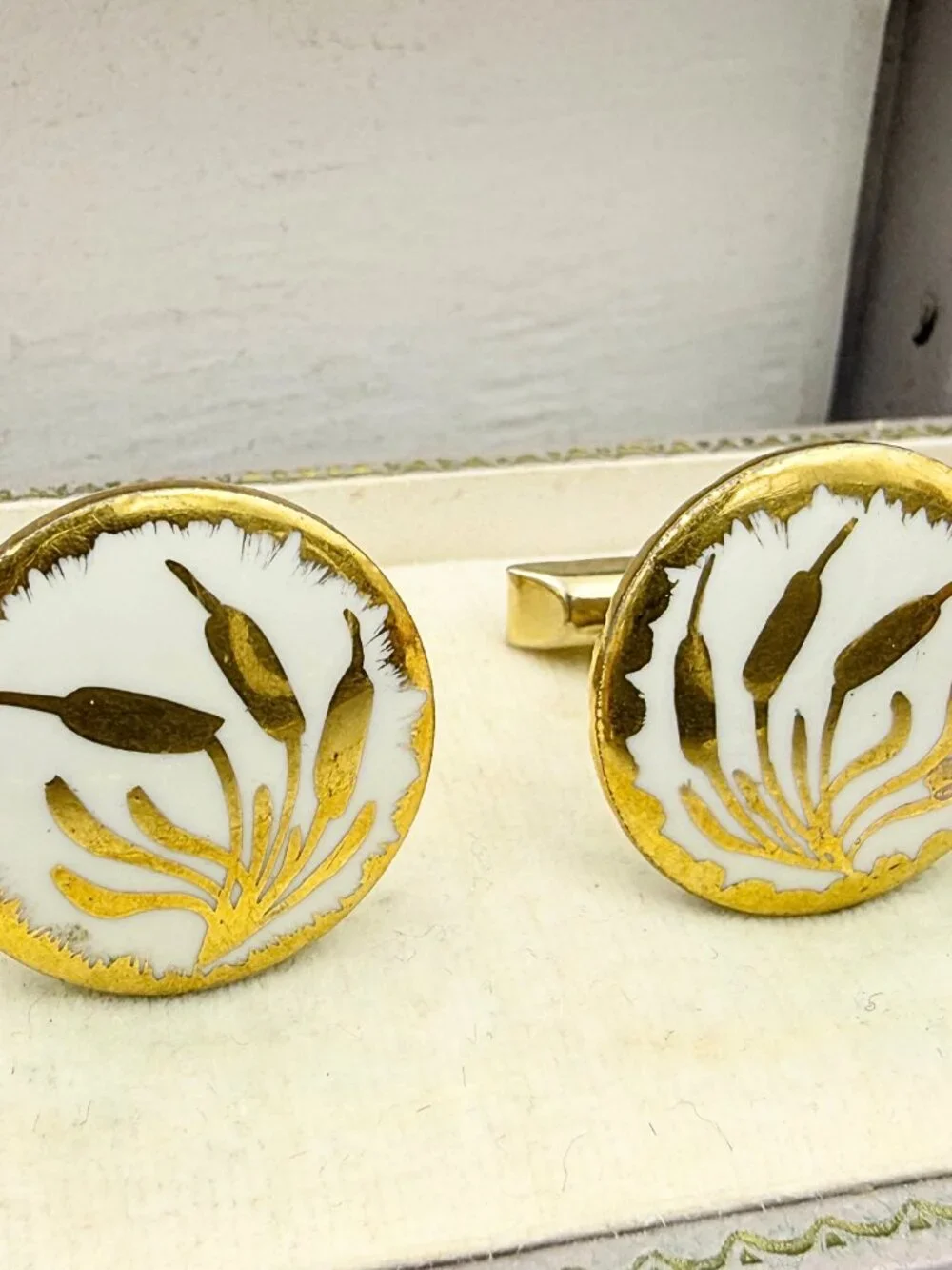 Victoria Flemming Signed Round White Cattail Motif Ceramic Gold Plated Cufflinks